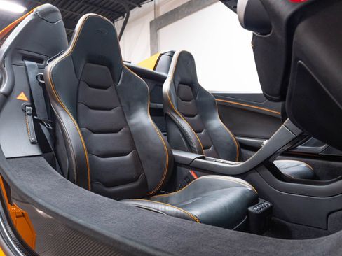 Used 2015 McLaren 650S Spider RWD image 33