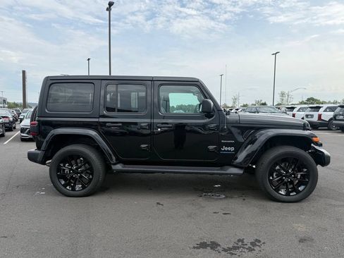 Used 2023 Jeep Wrangler Unlimited Sahara w/ Cold Weather Group AWD/4WD image 4