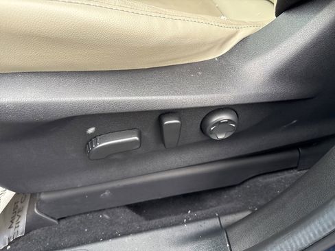 Certified 2023 Subaru Ascent Limited w/ Technology Package image 22