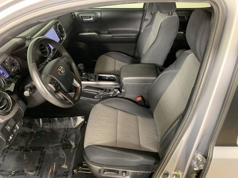 Used 2020 Toyota Tacoma TRD Off-Road w/ Technology Package AWD/4WD image 27