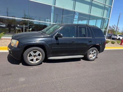 Used 2008 Chevrolet TrailBlazer LT w/ Sun And 6-Disc Cd Package AWD/4WD image 3
