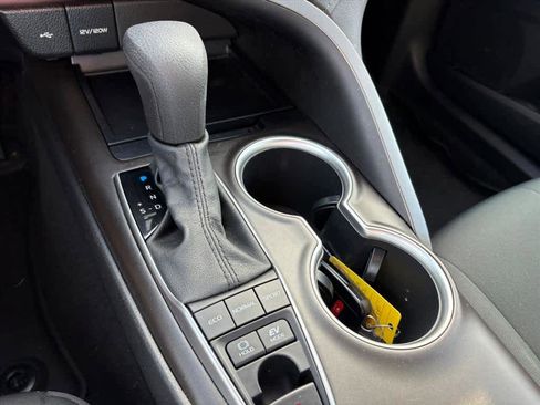 Used 2022 Toyota Camry LE image 19