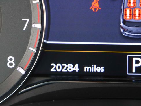 Used 2024 INFINITI QX80 Luxe w/ Cargo Package image 17