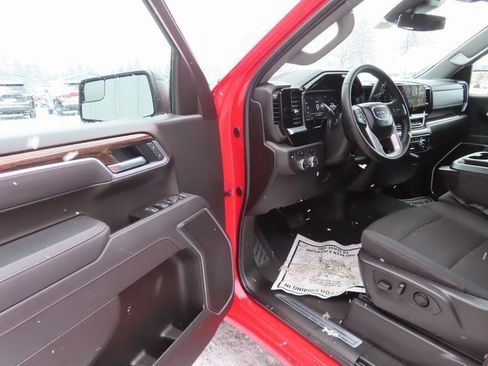 Used 2025 GMC Sierra 1500 Elevation image 18