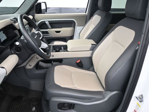Used 2024 Land Rover Defender 90 X-Dynamic SE image 5