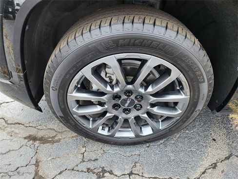 Used 2023 GMC Acadia Denali w/ Black Diamond Edition image 10