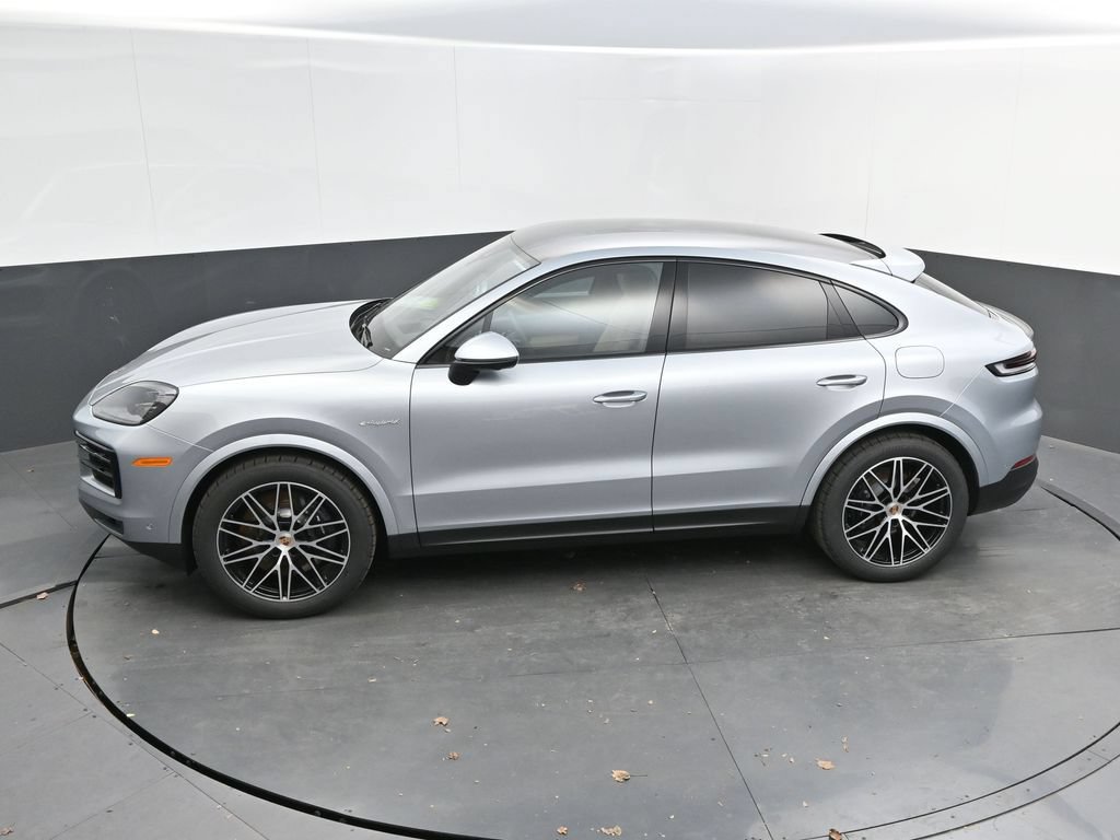 Certified 2026 Porsche Cayenne E-Hybrid Coupe AWD/4WD image 23