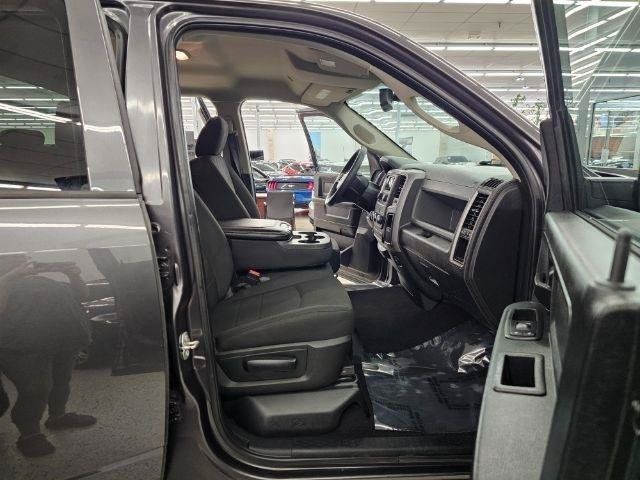 Used 2018 RAM 1500 Express AWD/4WD image 32
