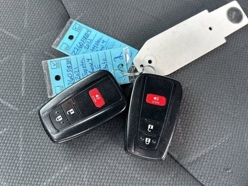 Used 2021 Toyota RAV4 XLE FWD image 28