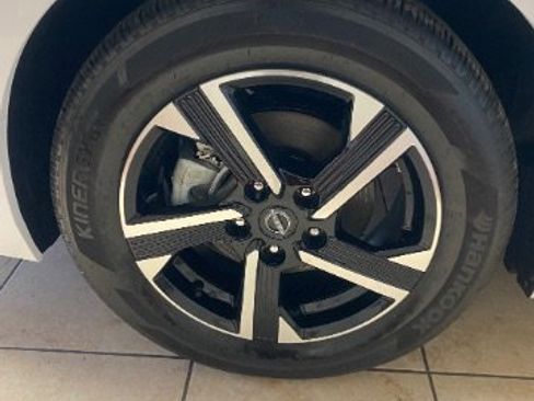 Used 2025 Nissan Sentra SV FWD image 30