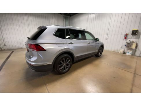 Used 2024 Volkswagen Tiguan SE image 8