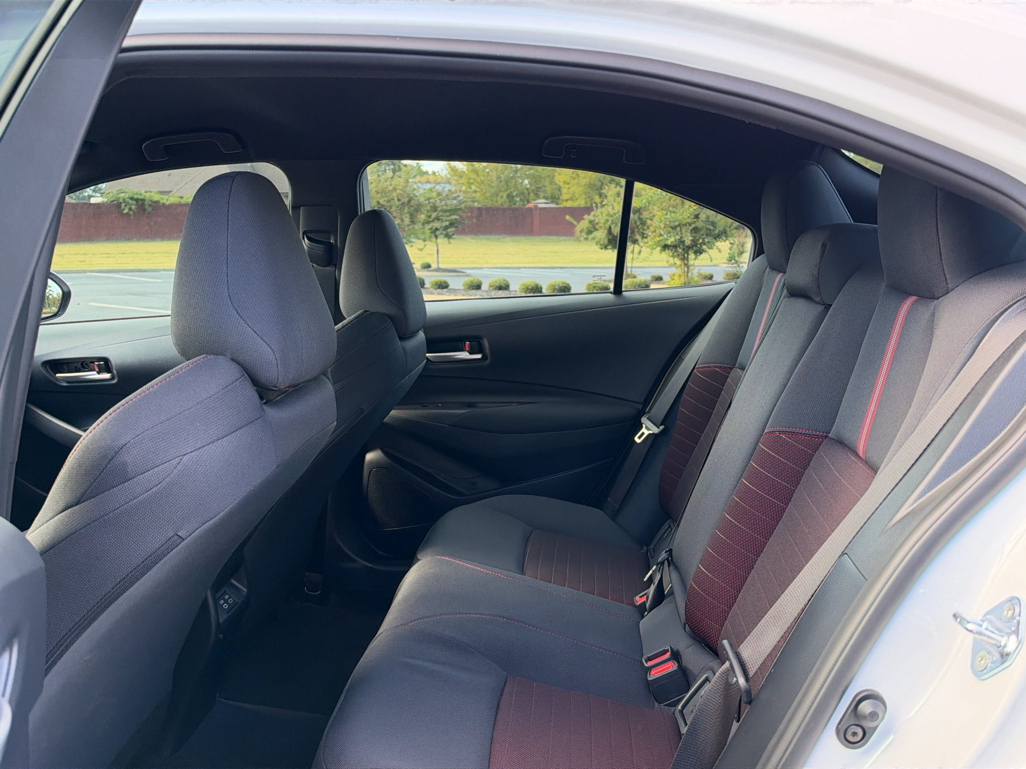 Used 2027 Toyota Corolla SE FWD image 14