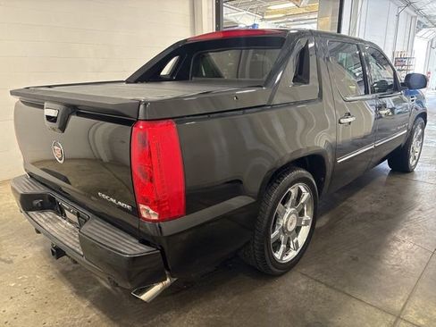 Used 2011 Cadillac Escalade EXT Luxury AWD/4WD image 4