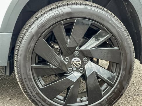 Used 2024 Volkswagen Taos SE AWD/4WD image 25
