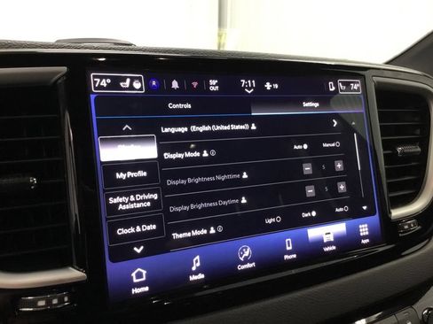 Used 2025 Chrysler Pacifica Select FWD image 25
