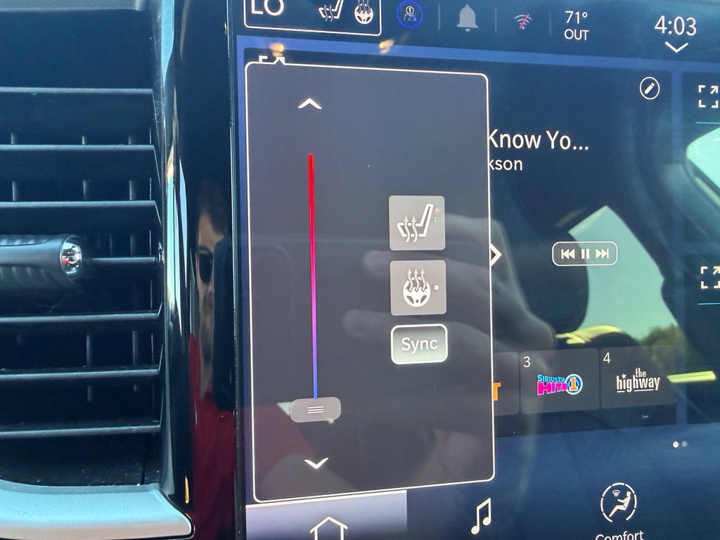 Used 2025 Chrysler Pacifica Select FWD image 6