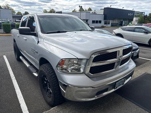 Used 2019 RAM 1500 Classic SLT AWD/4WD image 4