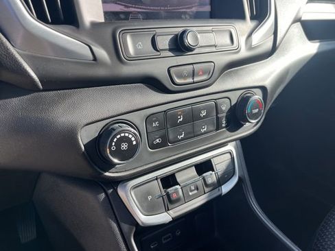 Used 2024 GMC Terrain SLE FWD image 24
