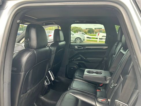 Used 2017 Porsche Cayenne AWD/4WD image 39