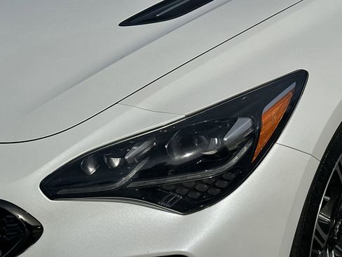 Used 2018 Kia Stinger GT1 image 11