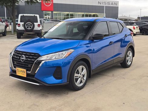 Used 2022 Nissan Kicks S FWD image 7
