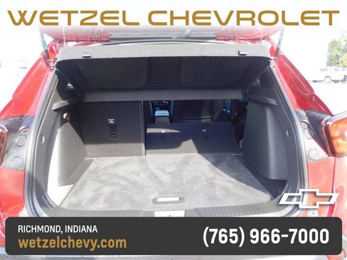 Used 2025 Chevrolet Trax RS w/ Sunroof Package FWD image 22