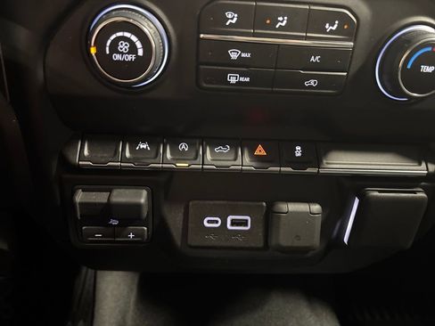 Used 2025 Chevrolet Silverado 1500 Custom image 27