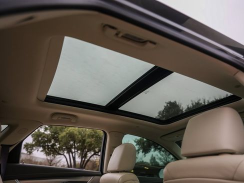 Used 2021 Cadillac XT5 Premium Luxury w/ LPO, Floor Liner Package image 34