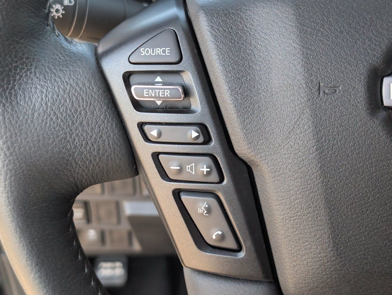 Certified 2025 Nissan Frontier SL RWD image 22