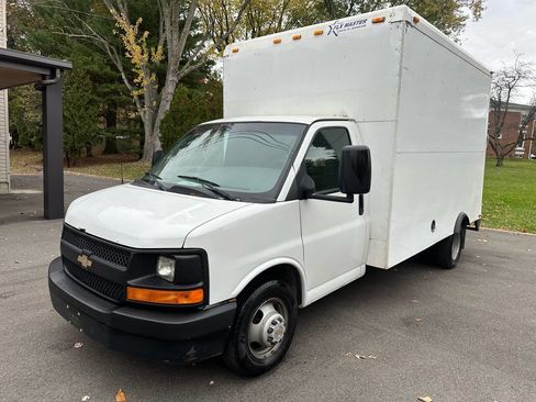 Used 2017 Chevrolet Express 3500 image 1