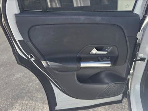 Used 2021 Mercedes-Benz GLA 250 4MATIC w/ Premium Package image 17