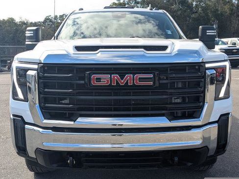 Used 2024 GMC Sierra 3500 Pro w/ Convenience Package image 9