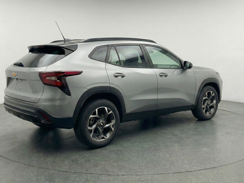 Used 2025 Chevrolet Trax LT image 9