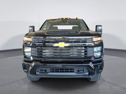 Used 2024 Chevrolet Silverado 2500 Custom w/ Custom Value Package AWD/4WD image 2
