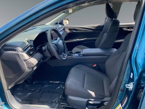 Used 2025 Toyota Camry LE image 9