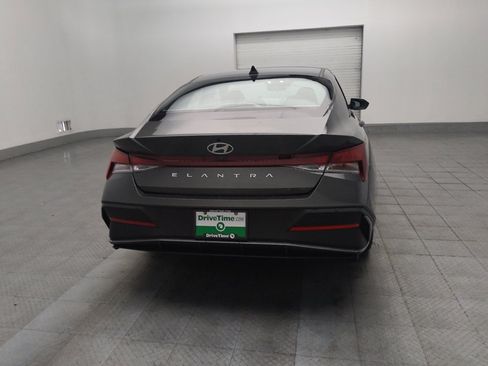 Used 2024 Hyundai Elantra SE image 7