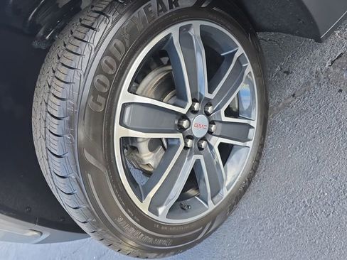 Used 2023 GMC Acadia SLT w/ Preferred Package image 35