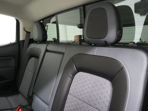 Used 2022 Chevrolet Colorado Z71 AWD/4WD image 12