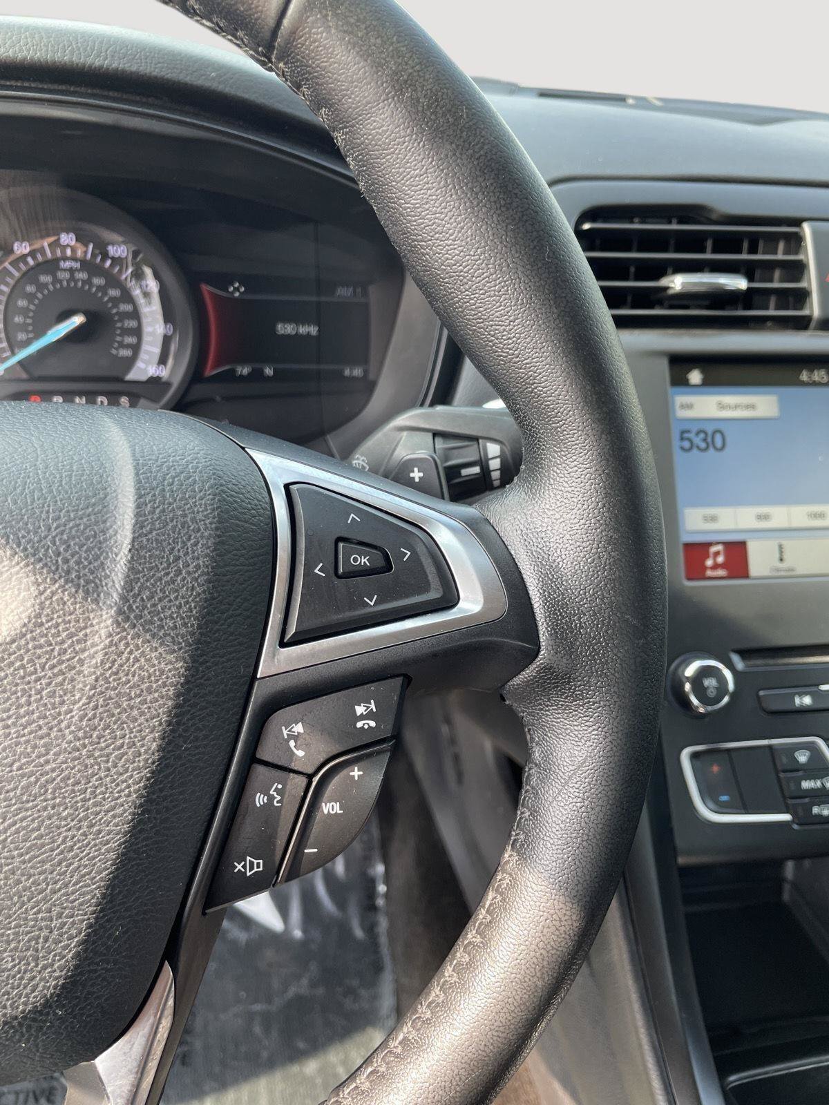 Used 2018 Ford Fusion SE w/ Equipment Group 201A FWD image 21