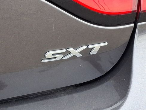 Used 2016 Dodge Charger SXT image 32