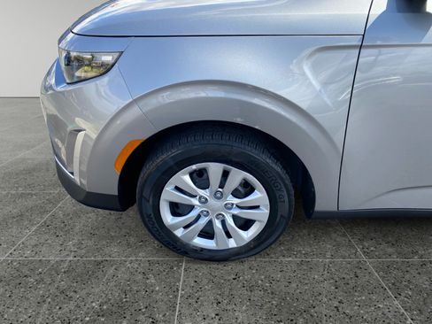 Used 2025 Kia Soul LX FWD image 14