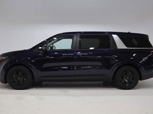 Used 2025 Kia Carnival FWD image 4