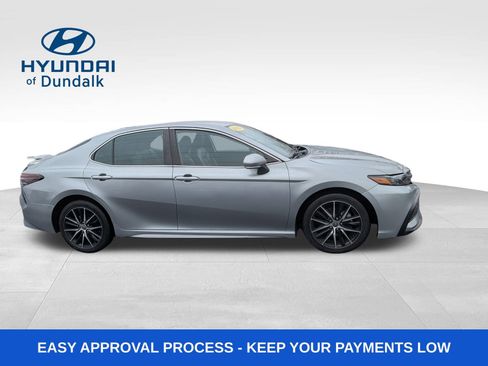 Used 2022 Toyota Camry SE image 5