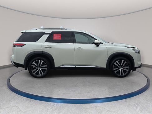 Certified 2023 Nissan Pathfinder Platinum image 4
