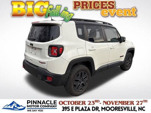 Used 2018 Jeep Renegade Trailhawk image 3