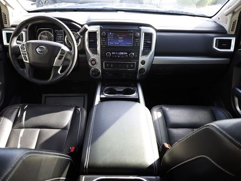 Used 2018 Nissan Titan PRO-4X w/ Pro-4x Convenience Package AWD/4WD image 19