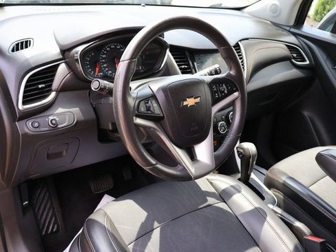 Used 2020 Chevrolet Trax LT w/ LT Convenience Package FWD image 20