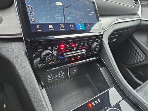 Used 2023 Jeep Grand Cherokee Limited w/ Luxury Tech Group II image 26