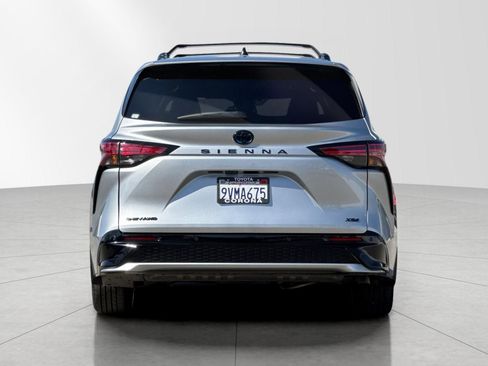 Used 2025 Toyota Sienna XSE w/ XSE Premium Package image 5