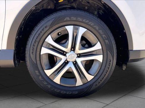 Used 2017 Toyota RAV4 LE FWD image 10